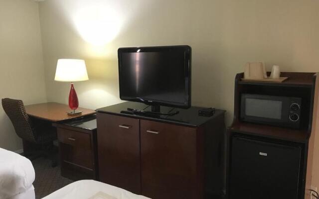 Hometown Inn & Suites
