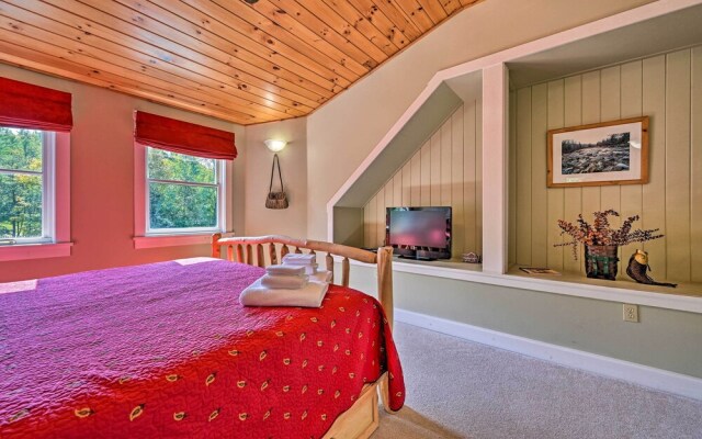 Cozy Apt w/ Hot Tub & Deck, 10 Mi to Stowe Resort!