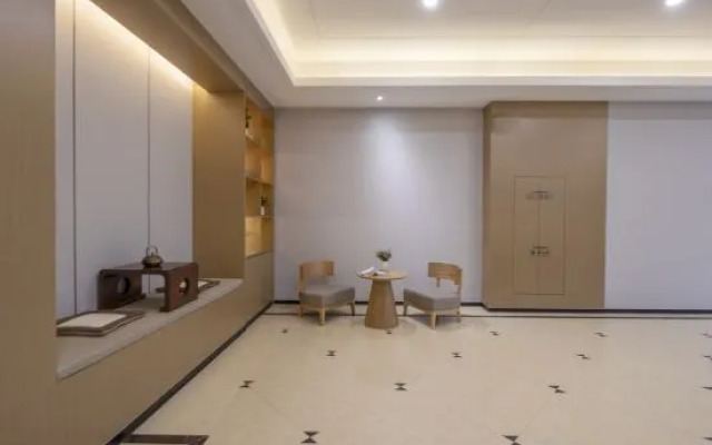 HuaJiYaShe Hotel (Huzhou Zhili Children's Clothing City)