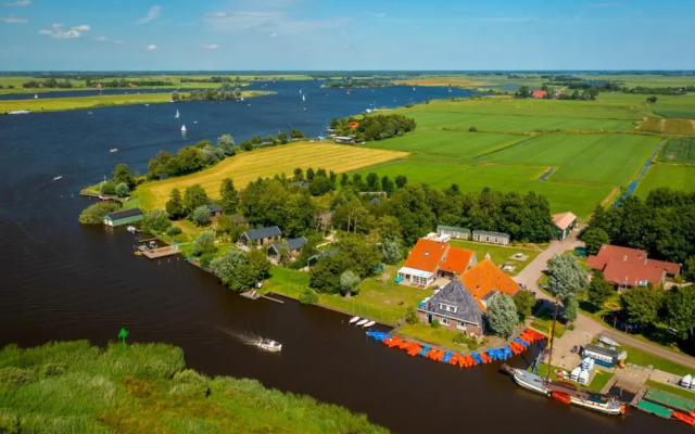 De Jister Groepshuis aan het Water Voor 30-62 Personen