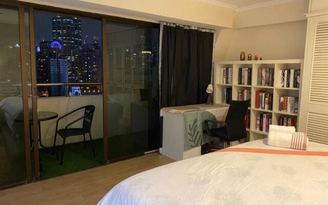 cozy apartment central bangkok 25th floor beautifull balcony