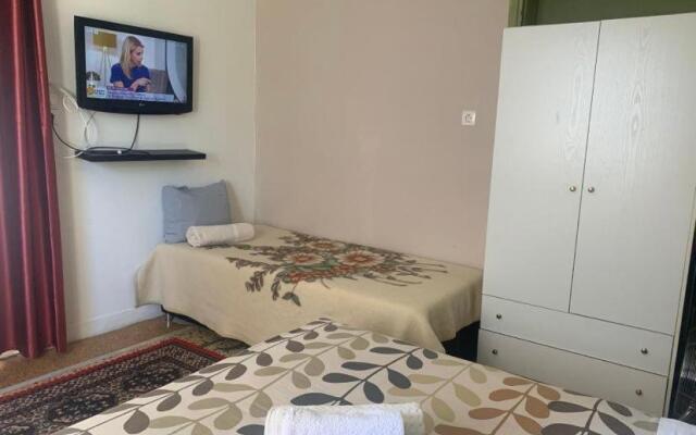 Studio close to Train Station