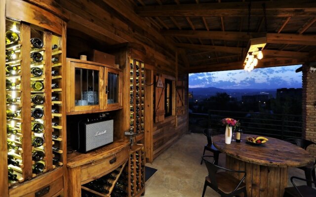 Falcon Apartments - Terrace