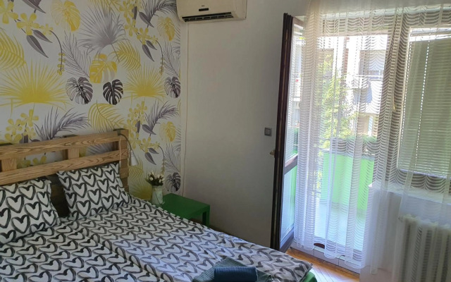 Apartman Yellow House