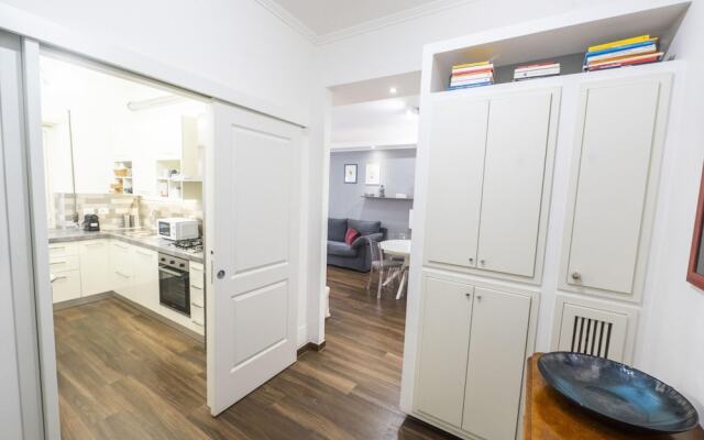 Lovely Design Apartment With Balcony