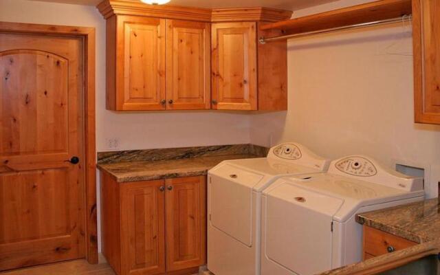 Elk Meadows by Stewart Mountain Lodging