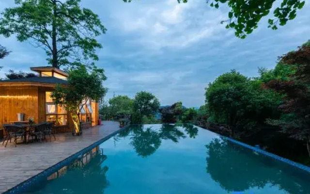 Huating Hotel