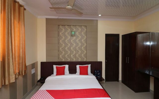 OYO 3735 Hotel Chilana Tower
