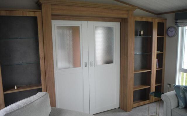 4 Berth Luxury Mini Lodge
