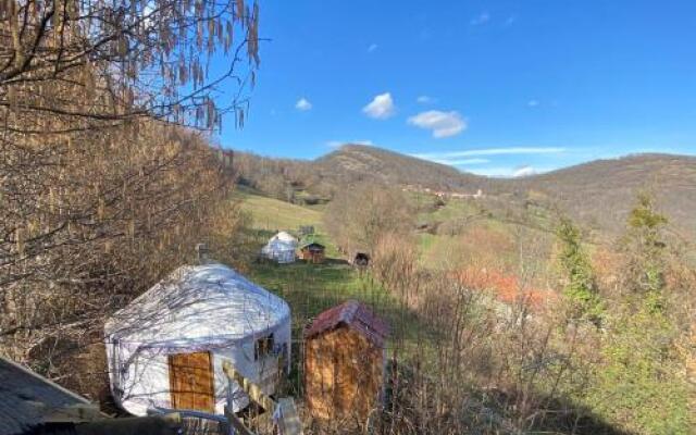 Yourtes de Barousse Hebergement Insolite