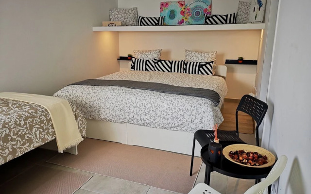 Private Couple Room On Caparica Poshtel