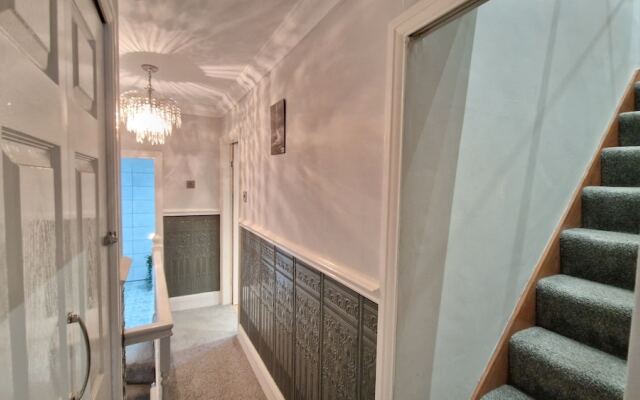 Stunning 5-bed House in Liverpool! Great Location!