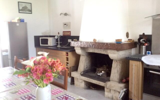 House With 4 Bedrooms in Sougéal, With Furnished Garden