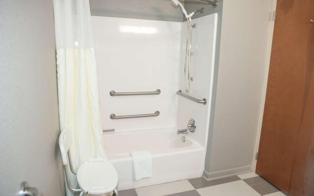 Best Western Commerce Inn