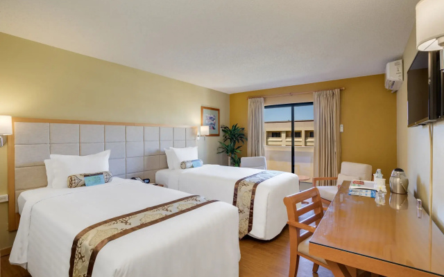 Guam Plaza Resort