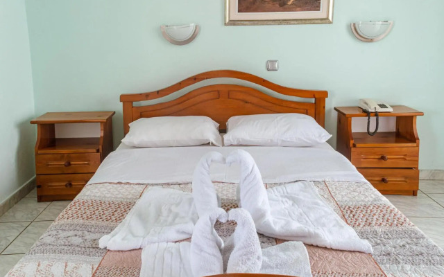 Mistral Apartments Aegina