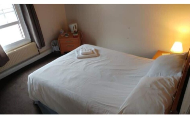 The Three Horseshoes - Inn