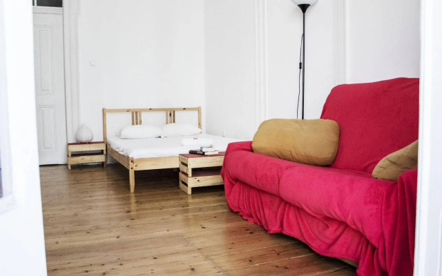 Locals Hostel & Suites