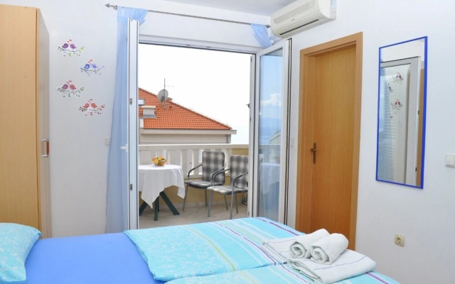 Ivi - big Parking and Courtyard - SA5