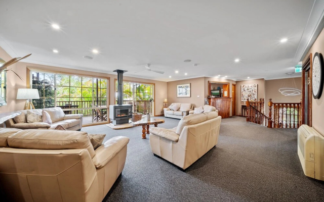Oasis Inn Ulladulla - Guest 18 Years and Older