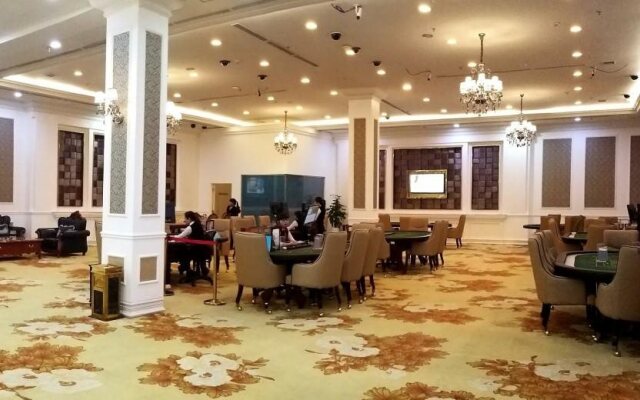 Royal Halong Hotel