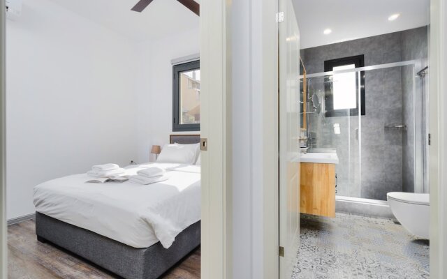 Sanders Home Suites - Bright Downtown 2-bdr. Apt
