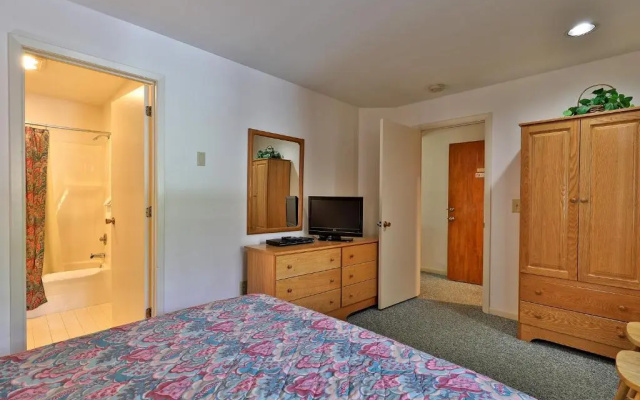 Cedarbrook Queen Suite 108