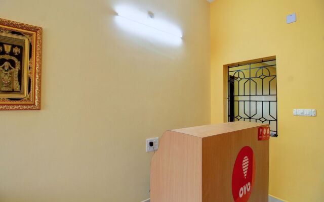 Capital O 13489 Garuda Comforts