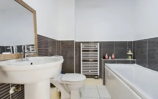Riverfront Staffordshire Retreat