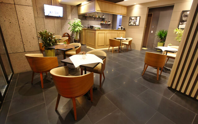 Vine Hotel