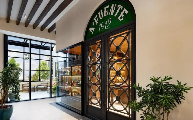 Hotel Santiago, Curio Collection by Hilton