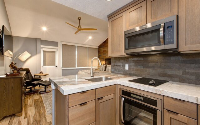 Park Avenue Upgraded 3 Bedroom Condominiums