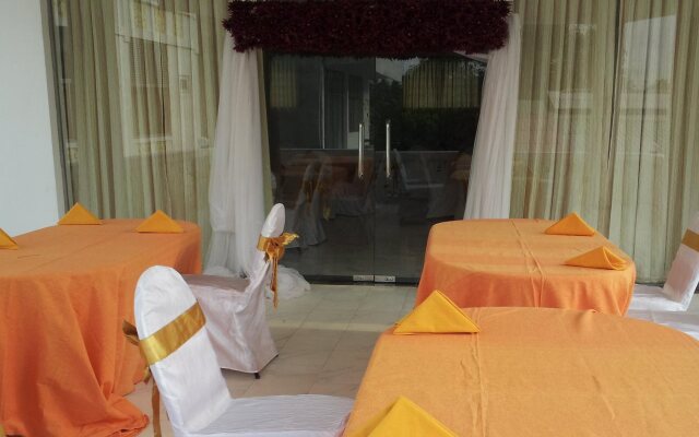 Lagoon Waves Hotel