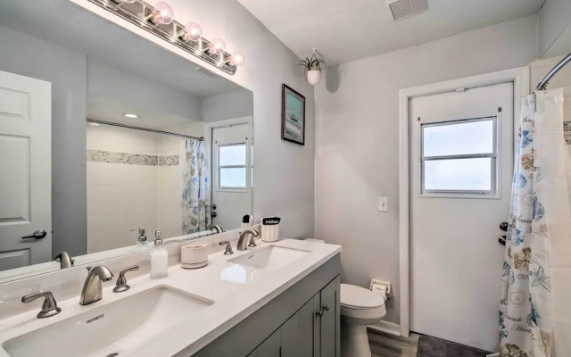 Bright Sebastian Home w/ Pool ~ 7 Mi to Beach!