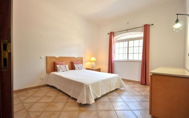 Large Country Villa With Private Pool, Vilamoura