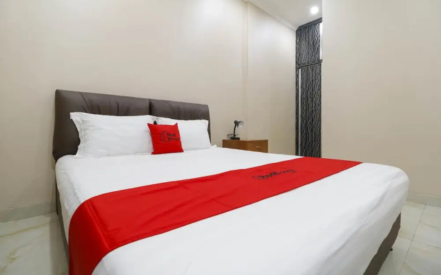 RedDoorz Syariah Plus near Dharmawangsa