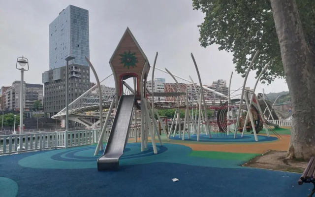 bilbao center apt 90´s PARKING