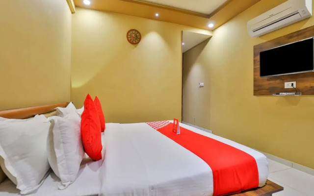 OYO 18903 Somchandra Hotel