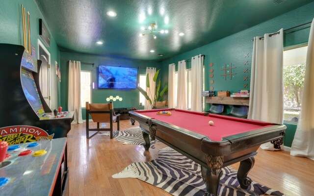 Luxury Goodyear Home w/ Private Pool + Pickleball!