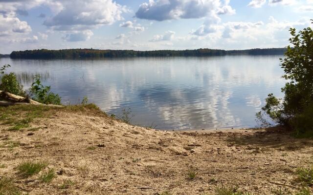 The Shores of Deer Lake