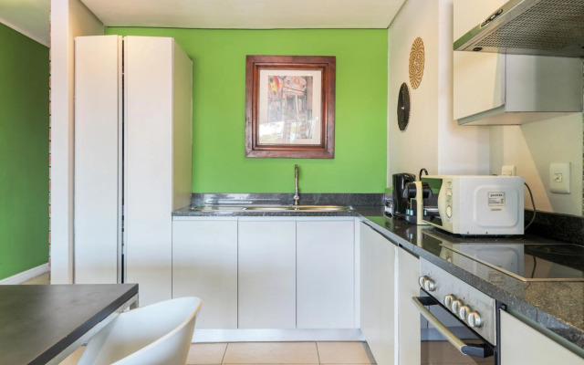 Authentic Cape Town Apartment near the Silo District