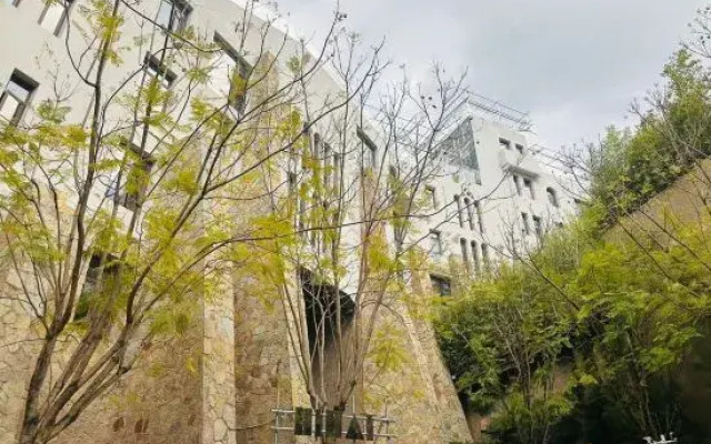HIHAT Pioneer Art Hotel