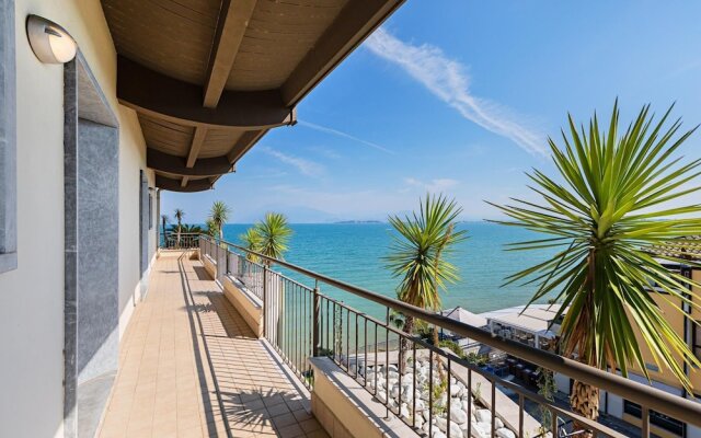 Residenza Miralago With Pool - Penthouse With Lake View
