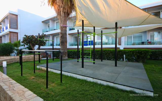 Lavris Hotel & Bungalows*