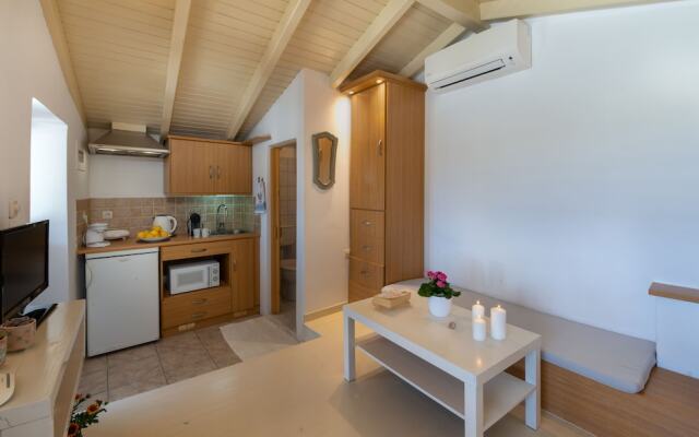 Paxos Couple House By Konnect