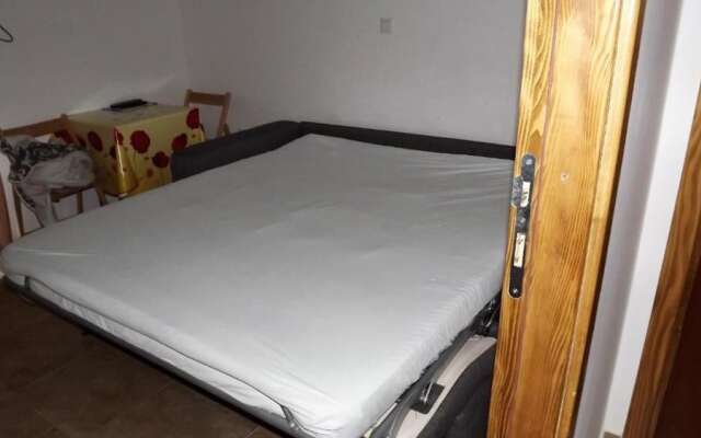 Cozy Apartment 16 With Double bed Sleeper Couch