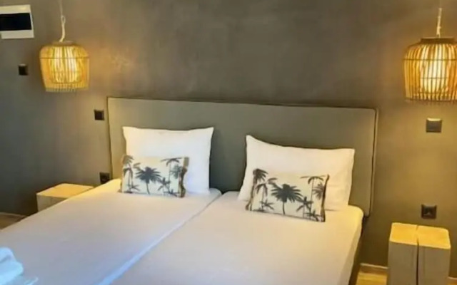 Xenios Hotel