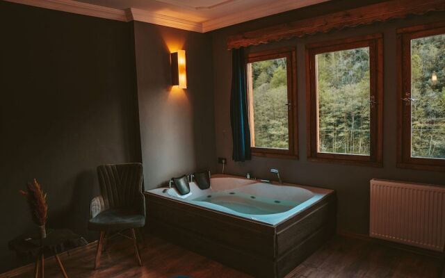 River Deluxe Boutique