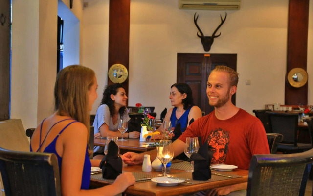 St. Lachlan Hotel & Suites