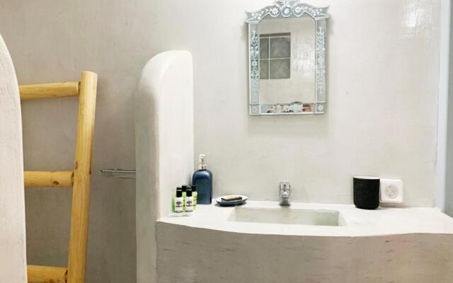 Poli Cave House - Fira Santorini